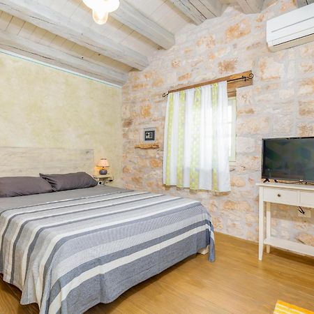 Awesome Apartment In Zminj Экстерьер фото