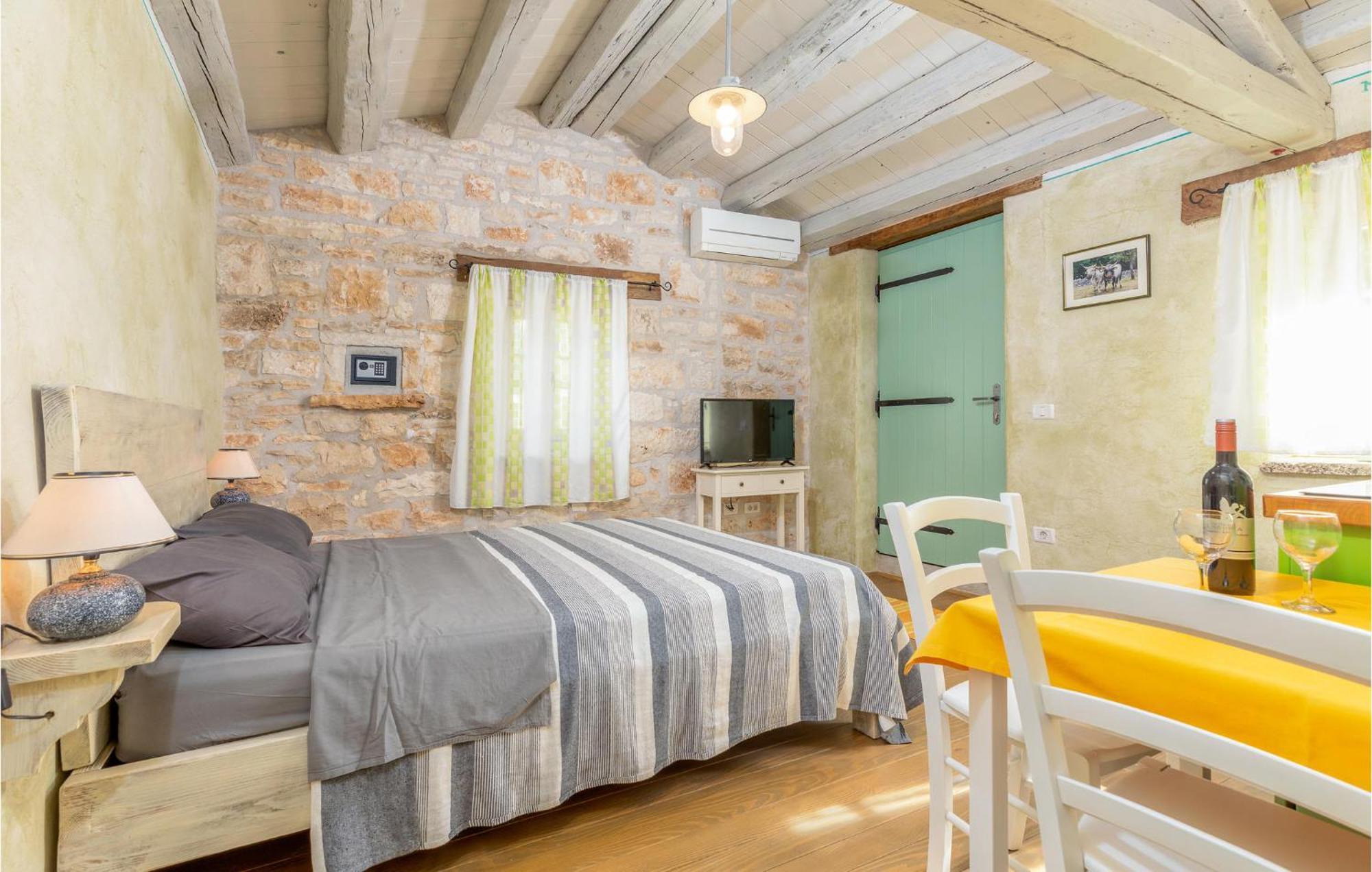 Awesome Apartment In Zminj Экстерьер фото